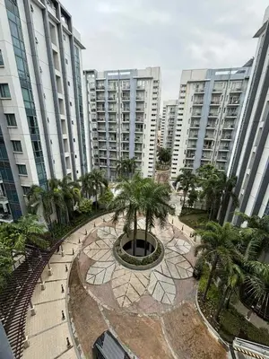 a courtyard with palm trees in front of tall buildings at Rqui Rooms Near airport and Newport World Resorts in Manila