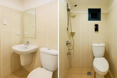 a bathroom with a toilet and a sink at \u5eb7\u5bbf \u89c0\u703e\u9f4b Guan Lanzhai Studio in Sampong