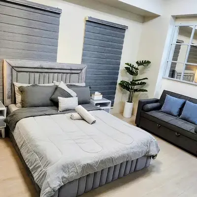 Gallardo Condo Stays at Eighty One Newport Boulevard Newport City