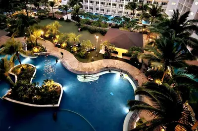 an overhead view of a swimming pool at a resort at Spacious 1BR beside MOA with Wifi, Netflix, Pool & Washer in Manila