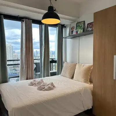 Stylish City View Flat Cozy with Netflix WIFI in The Knightsbridge Residences