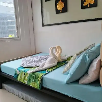503-1queen bed 1-pull out 1-sofa bed 1- extra matressedsa view
