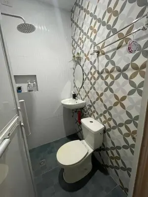 a bathroom with a toilet and a sink at Casa MiKulai