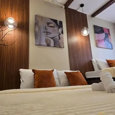 El Nissi Staycation