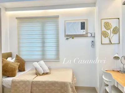a white room with a bed and a window at La Casandrei in Dasmariñas