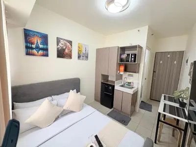 a small room with a bed and a kitchen at JJMC PLACE 28 With Netflix and Unli Wifi in Manila