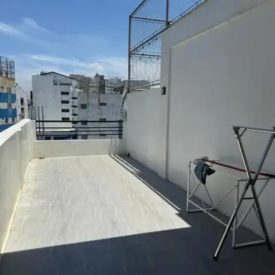 4 stores with rooftop