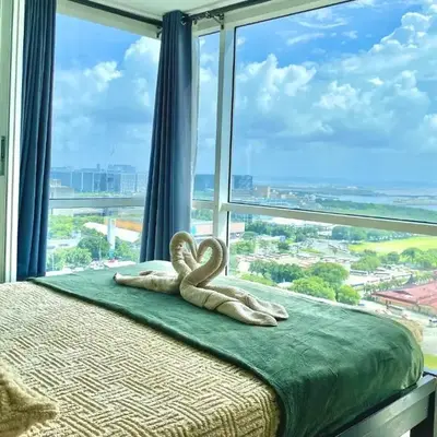 Stunning view staycation near MOA PICC WORLD TRADE CENTER AIRPORT LUNETA PARK MANILA OCEAN PARK QURINO GRANDSTAND