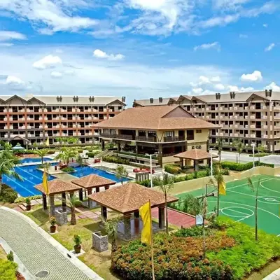 Tropical Hawaiian 2BR Condo Unit in Metro Manila with Laundry Area - Sleeps 4