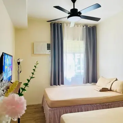 SplashNStay 18sqm condi near AUP