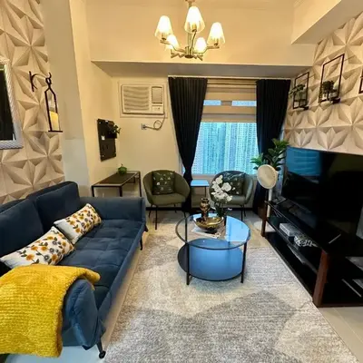 Stay at Downtown Suite 2 in BGC