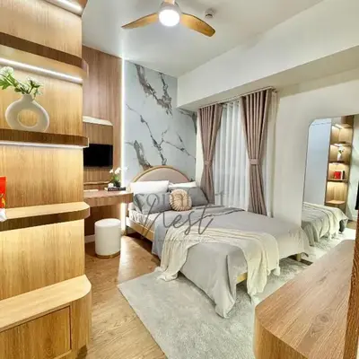 Deluxe Cozy Room Near BGC & Ortigas with Balcony & City View