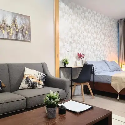 Uptown BGC 1BR Modern Pool View Unit by Terravista