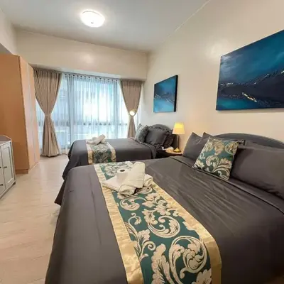 Casa Haraya Urban Stays - Walking Distance to NAIA Terminal 3 Newport City Condo with 500mbps WIFI and free Netflix access