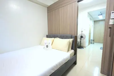 a bedroom with a bed in a room at Modern Living 6 - MOA Pasay with Wifi and Netflix in Manila