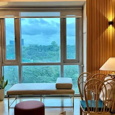 55-SQM 1-BR golf club view condo in Central BGC