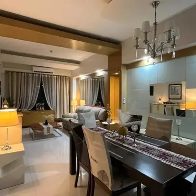 Stunning Suite 10 Steps from Eastwood Mall