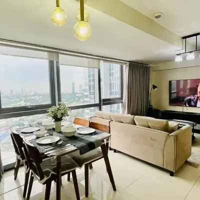 2 bedroom Luxury Condo in Eastwood with Scenic City view