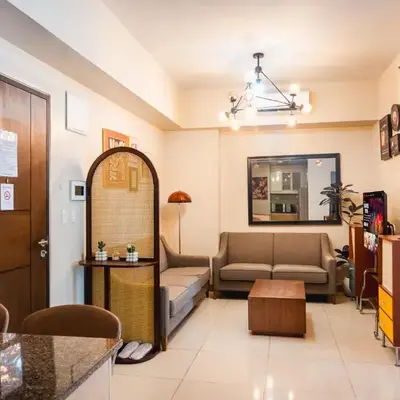 One Uptown 2 Bedroom with 3 Beds Uptown Mall View