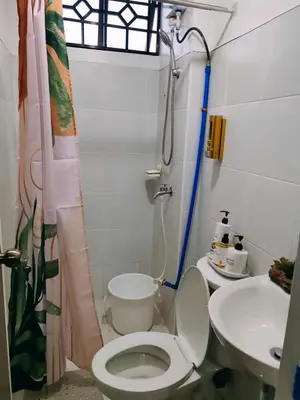 a bathroom with a shower and a toilet and a sink at Cambridge cozy 2BR condo in San Andres