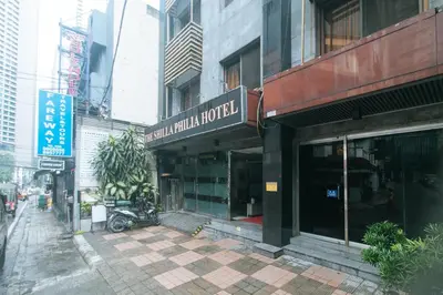 a building with a sign that reads mutual hospital at The Shilla Philia Hotel by RedDoorz in Manila