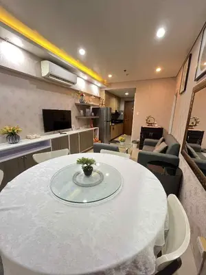 a living room with a white table and chairs at MOA Shell Residences Staycation in Manila