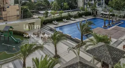an overhead view of a swimming pool with palm trees at 1BR Minimalist Family Staycation in Manila