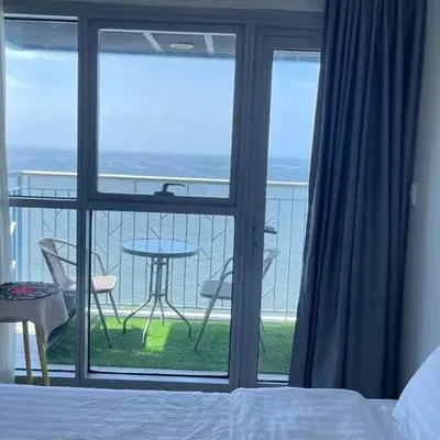 Luxurious Modern 2 Bedrooms Facing Manila Bay Sunset