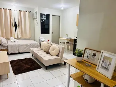 a living room with a couch and a bed at Hirayuna Space in Santa Rosa