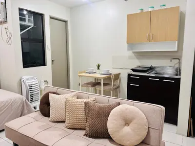 a living room with a couch and a kitchen at Hirayuna Space in Santa Rosa