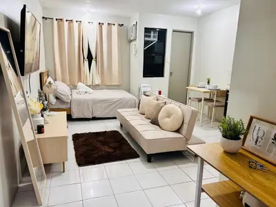 a living room with a couch and a bed at Hirayuna Space in Santa Rosa