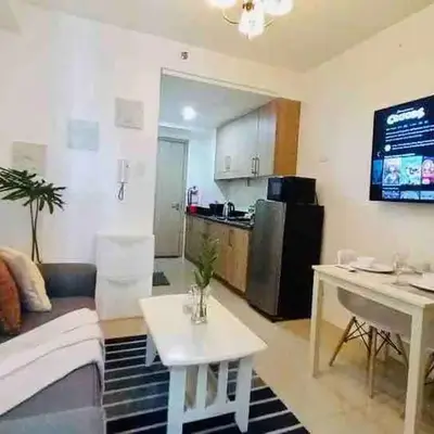 Erick 1 bedroom Shore Residence 1