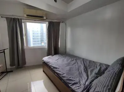 a small bedroom with a bed and a window at Buong tuluyan sa Pasay in Manila
