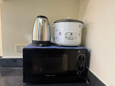 a blender and a toaster on top of a microwave at Sea Residences Staycation SMDC Property in Manila