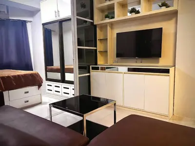 a living room with a tv and a couch at Yare Pasay City Apartment for Rent Perfect for Stay front of Mall of Asia in Manila