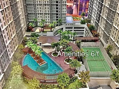 an aerial view of a swimming pool in a city at 1 Br - Royalty Vacation - Edsa Makati in Manila