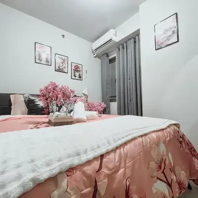 Queen Bed with Coffee Bar and Fast Wi-Fi at S Residences