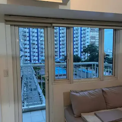 1 BR Boni LIGHT Condo WIFI Netflix Pool Balcony