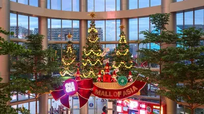 a christmas tree in the mall of asia at Pasay Moa Stay at Shell Residences in Manila