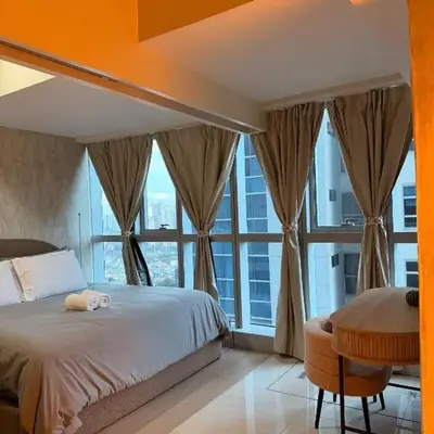 Cozy Modern- King Bed- City View