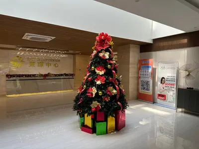 a christmas tree in a mall with a christmas decoration at Cozy Family Suite with City View near City of Dreams Casino, Airport, Solaire, Okada, Ayala Malls and MOA in Manila