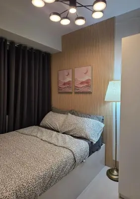 a bedroom with a bed and a ceiling at Posh & Chic Suite 1 Bedroom Mall of Asia Airport in Manila