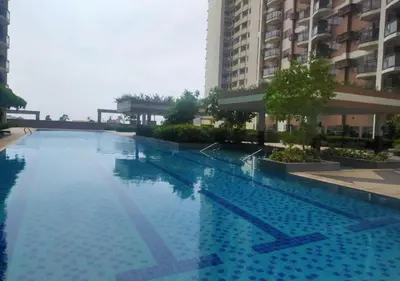 a large swimming pool in the middle of a building at Bayfront Suite in Pasay, With Balcony, Manila Bay View, Near MOA, OKADA, PICC, Airport, WFH ready Free pool access Gym and Sauna in Manila
