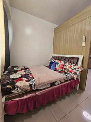 a small bed in a room with at Shore Recidences Mall Of Asia Chullen in Manila
