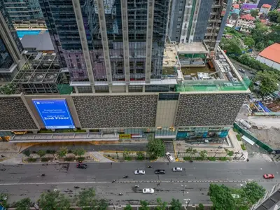 an overhead view of a large building with a street at Modern 2-Bedroom BGC Condo by Uptown Mall in Manila