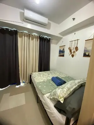 a small bedroom with a bed and a window at Moa Staycaion Stern Homes in Manila