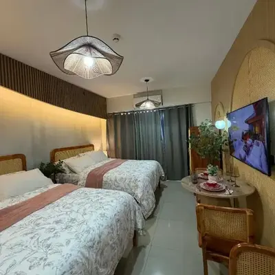 Twin Bed 1BR w Balcony with WiFi Netflix at Shore2 T1 near MOA and NAIA Airport