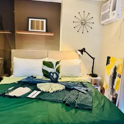 Cozy unit with balcony Netflix walk to Venice Mall