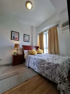 a bedroom with a bed and a window at Cozy Hotel-Style 1 Bedroom Unit 5L at Eastbay Residences by Rockwell in Manila