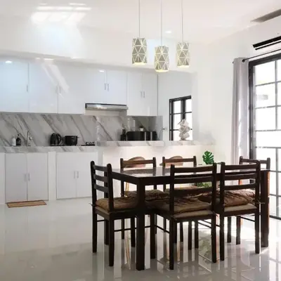 Idesia Dasmarinas NEW 3BR home with wifi & parking